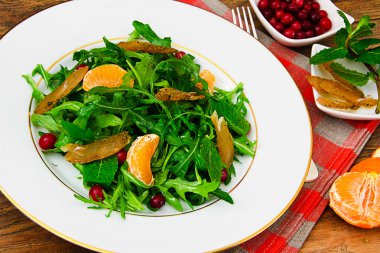 Roka, Mandarin ve nar salatası