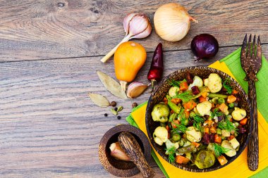 Sebze Güveç, kabak, mantar, havuç, bezelye, fasulye, Cranbe