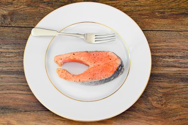 Ispanaklı somon, kireç, krem sos