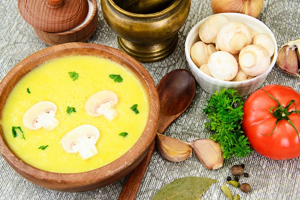 Sopa de creme de purê de abobrinha com cogumelos — Fotografia de Stock