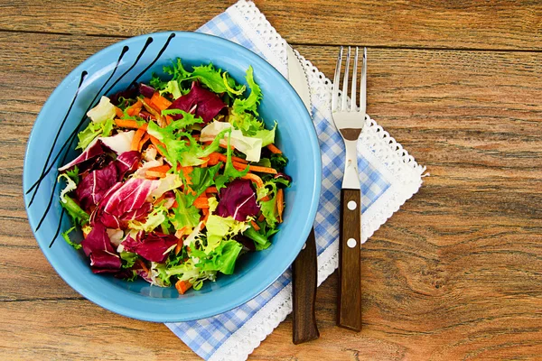 Mixed salad arugula, chard, corn, carrots, mesklan, iceberg — Stock Photo, Image
