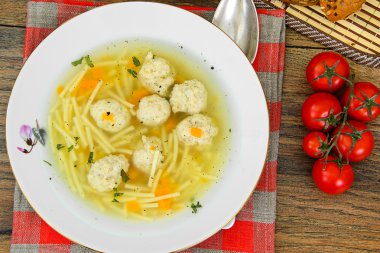 Tavuk köfte erişte çorbası