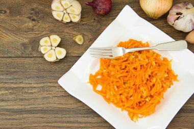 Kabak salatası, tuz, şeker, soğan, sarımsak, bitkisel yağ, balsam