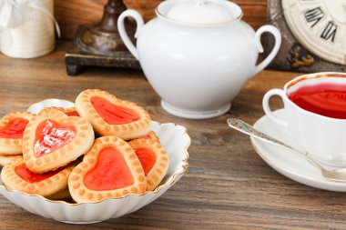 kalp şeklinde kurabiye.