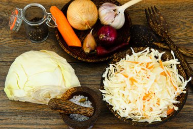 Lahana, havuç, tuz, su, şeker, sarımsak, rezene tohumu, Pe