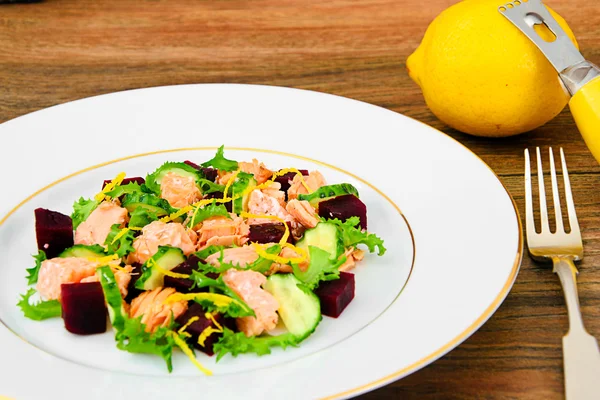 Salad with Beets, Salmon, Cucumber, Arugula, Lemon Zest, Orange, — Stock Photo, Image