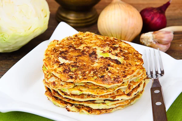 Diät-Pfannkuchen mit Kohl — Stockfoto