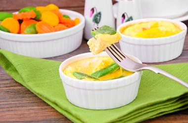 Havuç ve yeşil fasulye ile diyet omlet