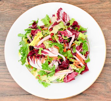 Roka Salatası, ıspanak, buzdağı, granat ve jambon ile lahana