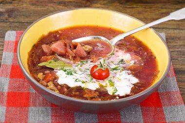Sağlıklı gıda: Pancar, fasulye, sebze çorbası