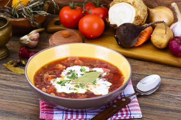 Gesunde Kost: Suppe mit Rüben, grünen Bohnen und Gemüse — Stockfoto