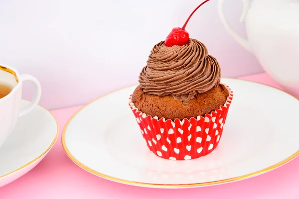 Cake with Cream and Cherry, Cupcake — Stock Photo, Image
