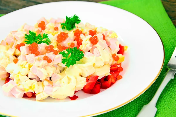 Salade met Ham, paprika, kaas en ei — Stockfoto