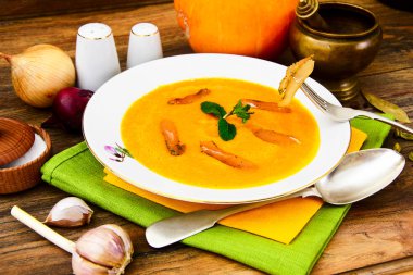 Diyet ve sağlıklı organik gıda: kabak çorbası