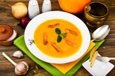 Diyet ve sağlıklı organik gıda: kabak çorbası