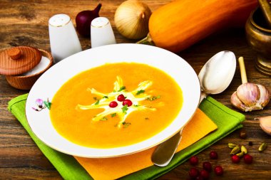 Diyet ve sağlıklı organik gıda: kabak çorbası