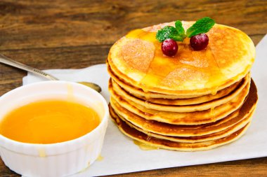 Kızılcık yığını ile lezzetli gözleme