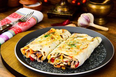 Shawarma lavaş tavuk ve sebze ile