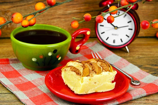Apple Pie cu ceașcă de ceai pe Woody Backfround — Fotografie, imagine de stoc