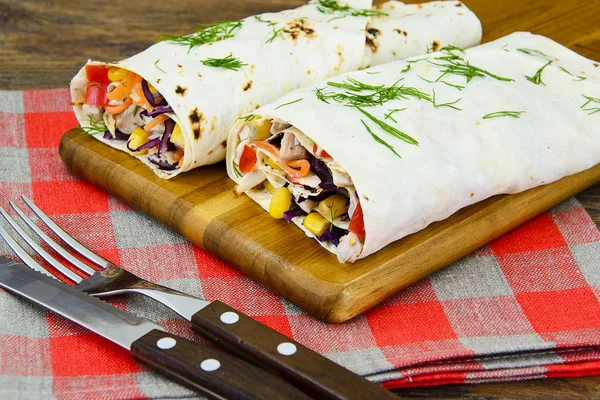 Shawarma Lavash with Chicken and Vegetables — Stock Photo, Image