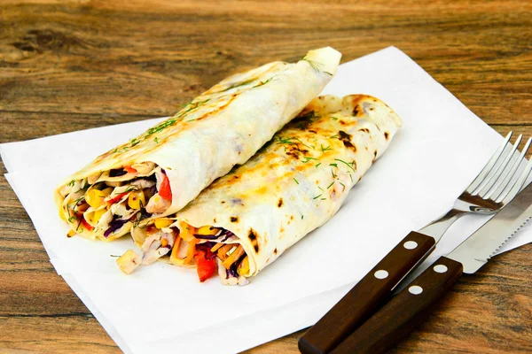 Shawarma Lavash with Chicken and Vegetables — Stock Photo, Image