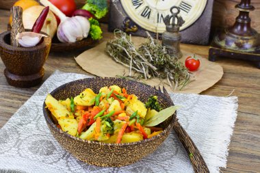 Buğulanmış sebze patates, havuç, Mısır, taze fasulye, onio