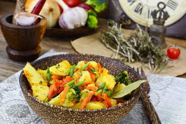 Buğulanmış sebze patates, havuç, Mısır, taze fasulye, onio