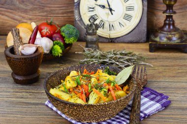 Buğulanmış sebze patates, havuç, Mısır, taze fasulye, onio