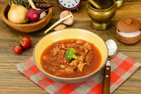 Gesunde Ernährung: Suppe mit Rüben und Gemüse — Stockfoto