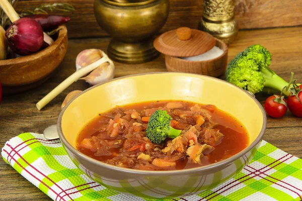 Gesunde Ernährung: Suppe mit Rüben und Gemüse — Stockfoto