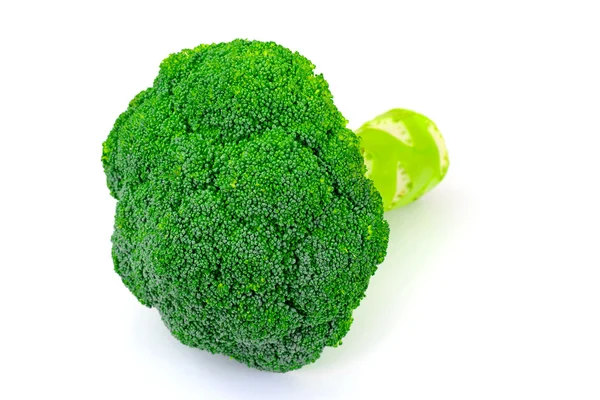 Verse sappige groene Broccoli geïsoleerd — Stockfoto