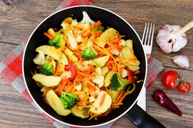 Buğulanmış sebze patates, havuç, Mısır, taze fasulye, soğan