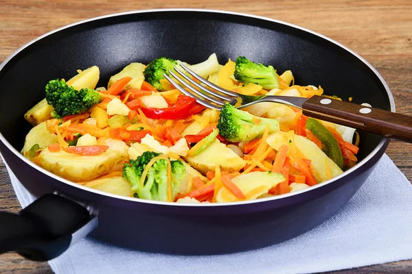 Steamed vegetables potatoes, carrots, corn, green beans, onion — Stock Image Steamed vegetables potatoes, carrots, corn, green beans, onion Stock Image