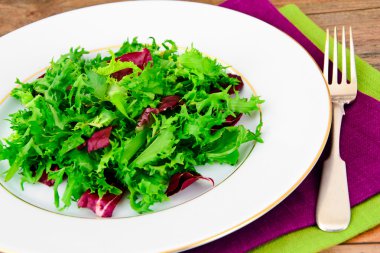 Salata karışımı Batavi, Frise, Radicchio, hindiba, diyet Mel