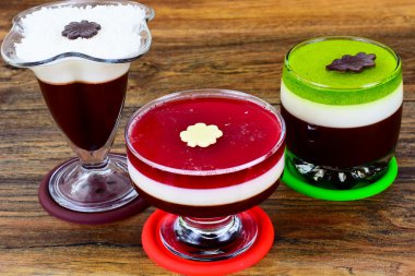 Jöle çikolata, nar, vişne, kivi, süt