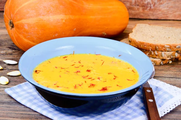 Soupe à la crème de citrouille au safran Alimentation — Photo