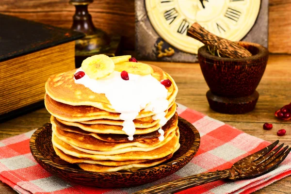 Pancake with Banana, Pomegranate and Sour Cream — Stock Photo, Image