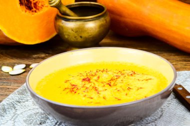 Havuç, kabak krem çorbası safran diyet gıda ile