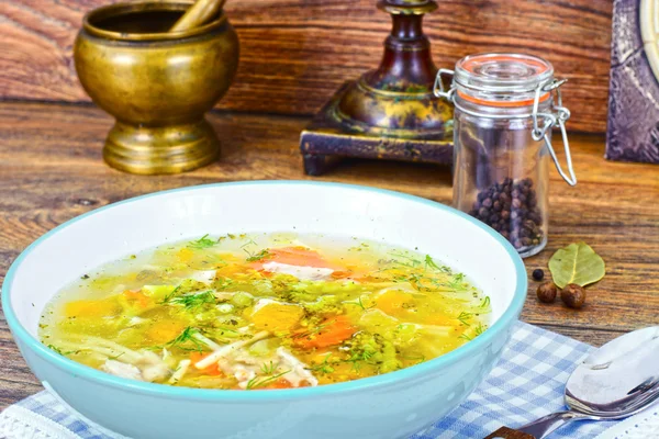 Sup Ayam dengan Brokoli, Wortel dan Celery, Labu dan Nood — Stok Foto
