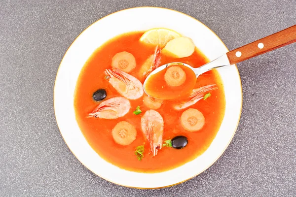 Tomatensuppe mit Garnelen Diätfutter — Stockfoto