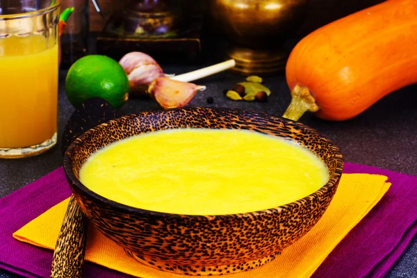 Dieta e sano cibo biologico: Zuppa di zucca — Foto Stock