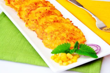 Sağlıklı diyet gıda: mısır börek ile