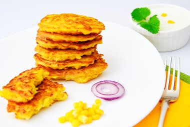 Sağlıklı diyet gıda: mısır börek ile