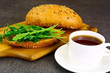 Ekmek ve roka ile diyet sandviç