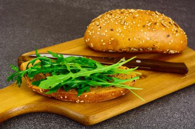 Ekmek ve roka ile diyet sandviç