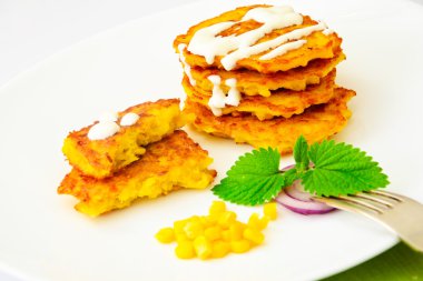 Sağlıklı diyet gıda: mısır börek ile