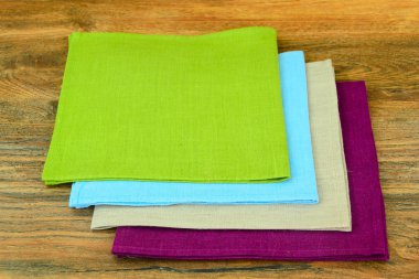 Mutfak peçete ahşap arka plan üzerinde hizmet veren