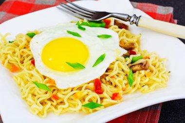 Yumurta Studio fotoğraf ile Çin eriştesi