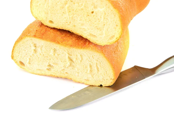 Frisches, schmackhaftes Brot auf weißem Hintergrund — Stockfoto