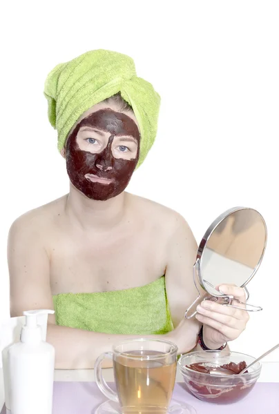 Meisje met cosmetische masker — Stockfoto